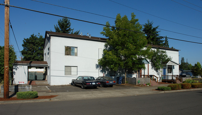 340 12th St in Springfield, OR - Building Photo - Building Photo