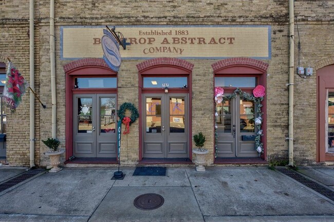 709 Chestnut St in Bastrop, TX - Building Photo - Building Photo