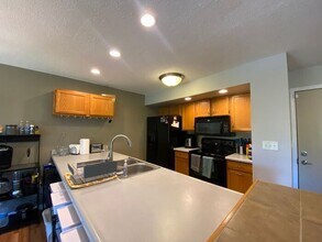 943 23rd Ave in Coralville, IA - Building Photo - Building Photo
