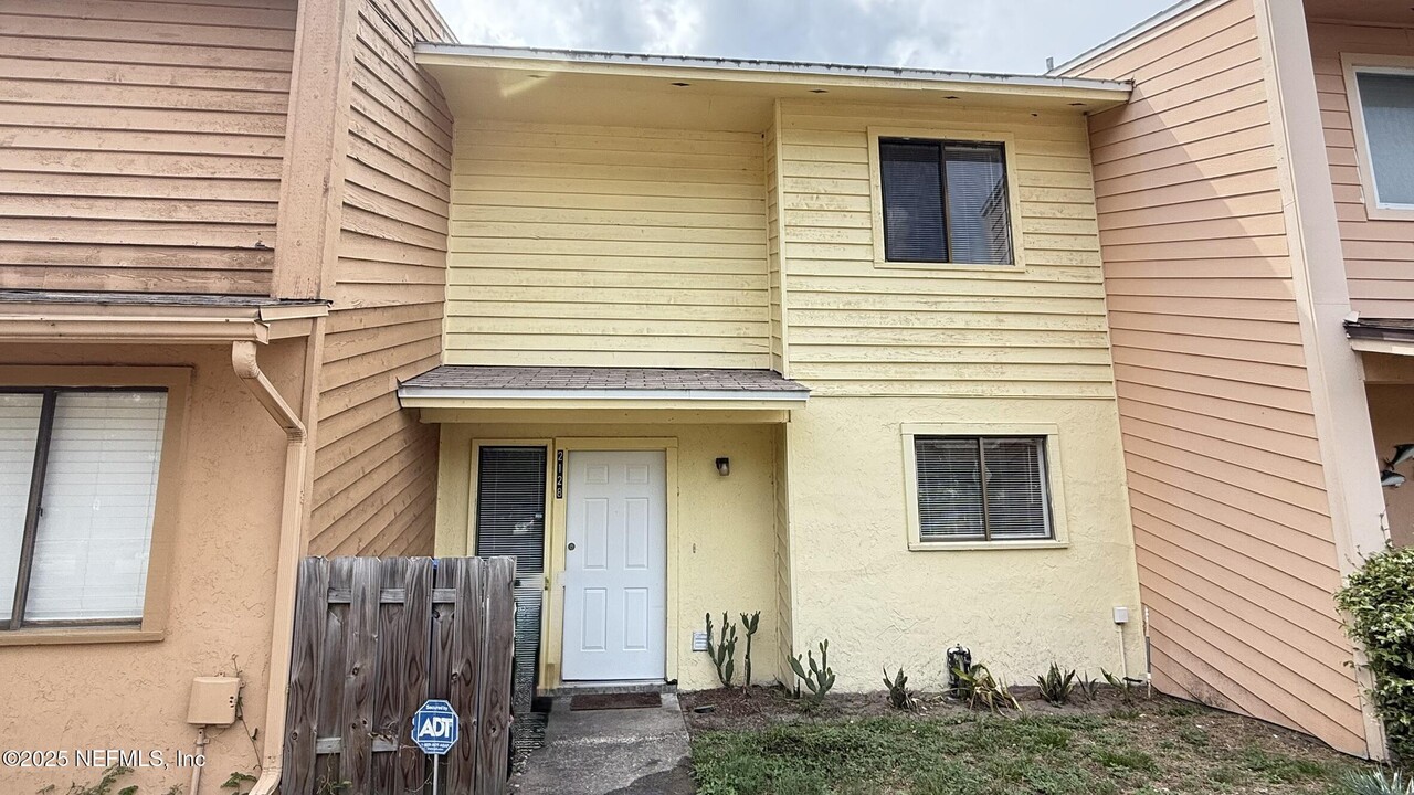 2128 Dunes Way Dr W in Jacksonville, FL - Building Photo