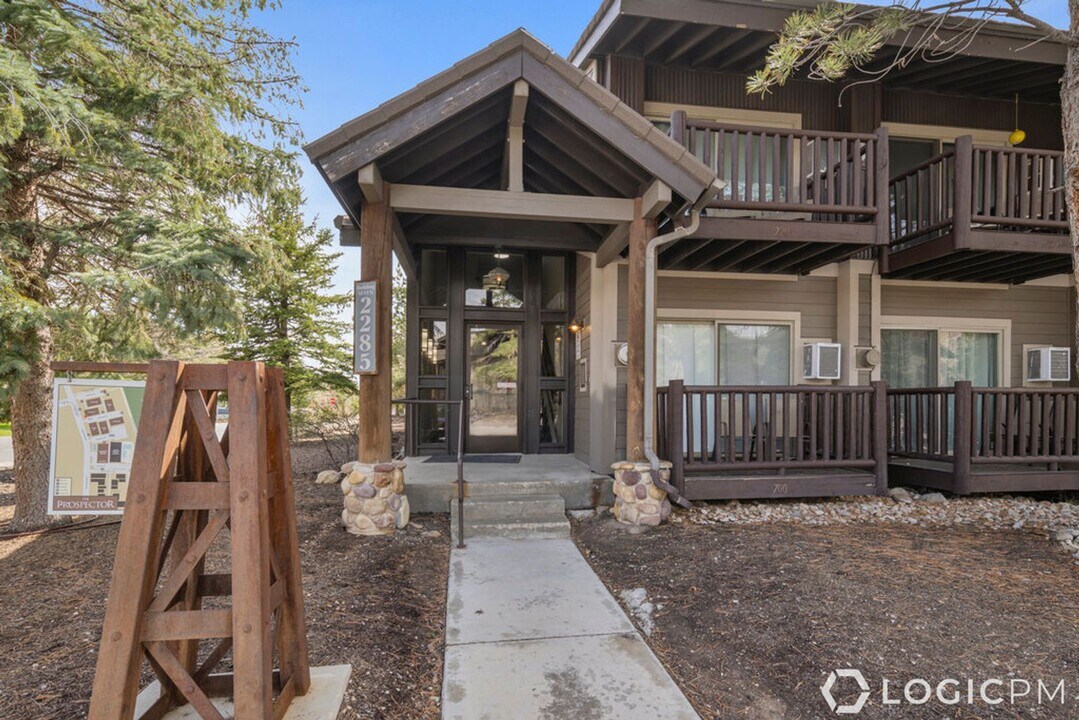 2285 Sidewinder Dr in Park City, UT - Building Photo