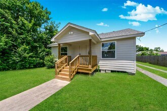 2804 Bringhurst St in Houston, TX - Building Photo - Building Photo