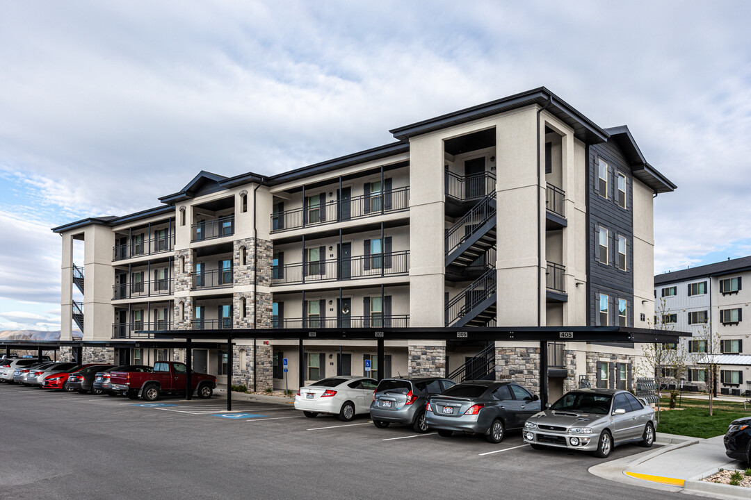 Running Horse Condominiums in Orem, UT - Foto de edificio