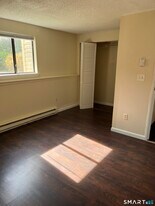 20 Burgundy Hill Ln in Middletown, CT - Building Photo