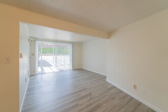 10804-10810 Davisson Rd SW in Lakewood, WA - Building Photo - Building Photo