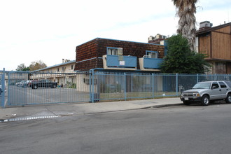 8919 Willis Ave in Panorama City, CA - Building Photo - Building Photo