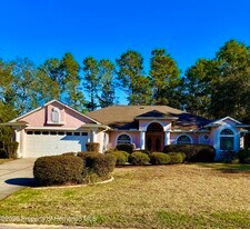 9448 Tooke Shore Dr in Spring Hill, FL - Building Photo