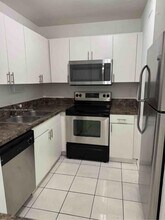 8045 NW 7th St in Miami, FL - Building Photo - Building Photo