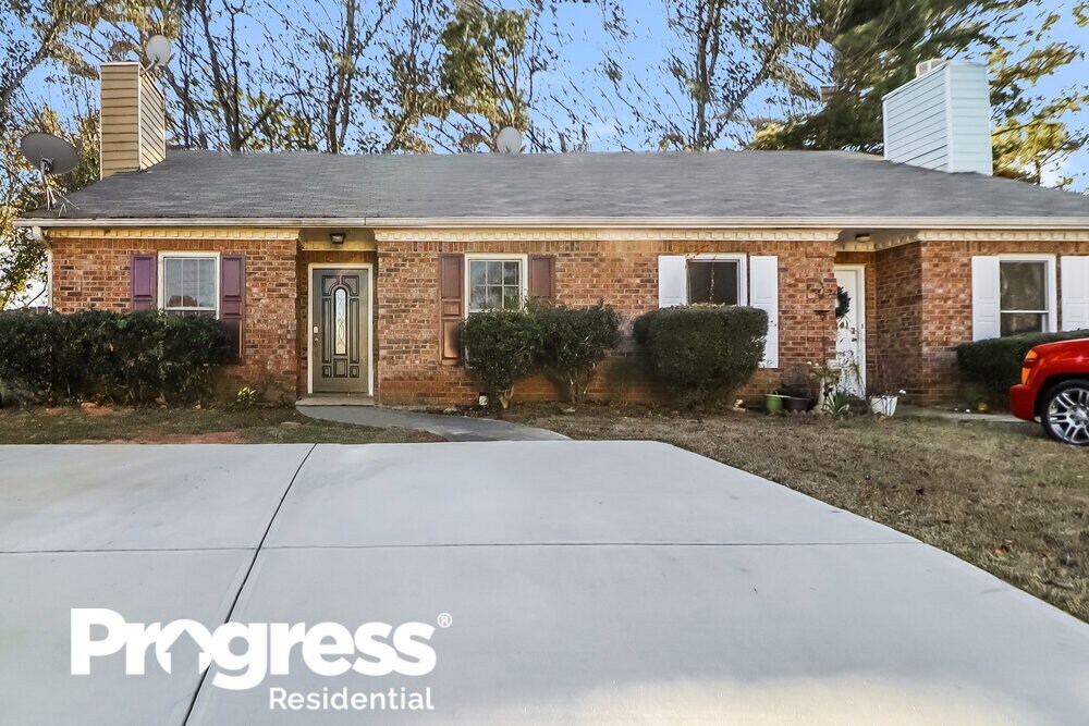 796 Indian Lake Dr NW in Lilburn, GA - Building Photo