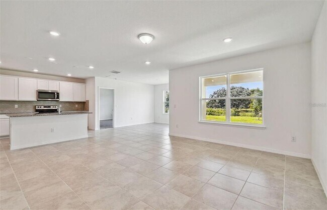 3855 Capri Coast Dr in Plant City, FL - Building Photo - Building Photo