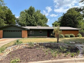 121 Crestmont Ave in Norman, OK - Building Photo - Building Photo
