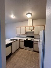 115-Wintercrest Apartments in McMinnville, OR - Building Photo - Interior Photo