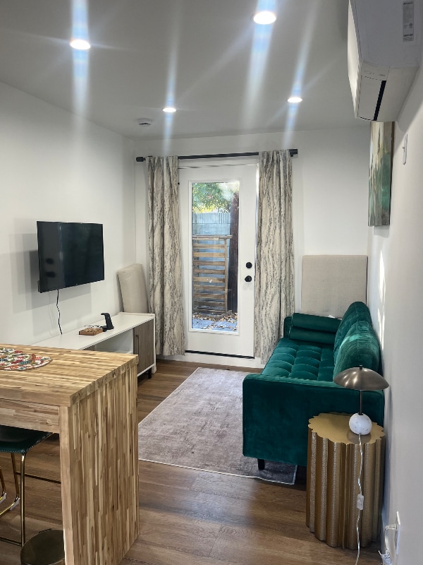 3749 Hillcrest Dr in Los Angeles, CA - Building Photo - Building Photo