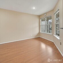 75 Jared Dr in North Brunswick, NJ - Building Photo - Building Photo