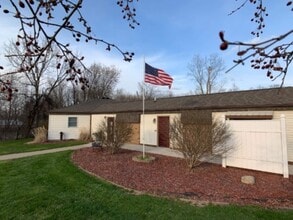Meadowview Apartments in Corunna, MI - Foto de edificio - Building Photo