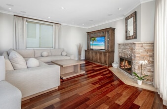 318 26th St in Hermosa Beach, CA - Foto de edificio - Building Photo