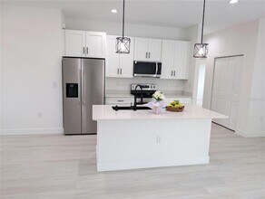 7097 Bougainvillea St in Englewood, FL - Building Photo - Building Photo