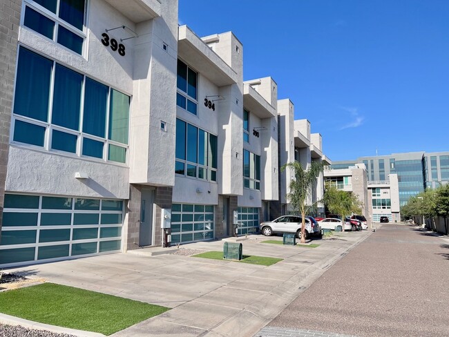 374 S Farmer Ave in Tempe, AZ - Foto de edificio - Building Photo