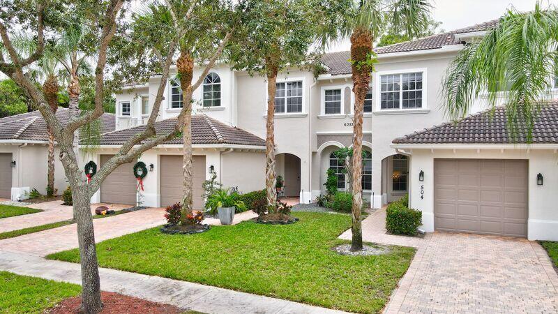 6393 Bella Cir in Boynton Beach, FL - Foto de edificio