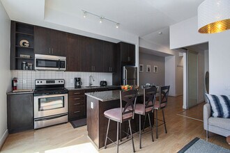 339 Adelaide St E in Toronto, ON - Building Photo - Building Photo