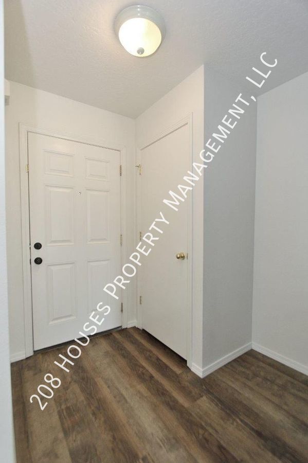 11287 W Meadowbreeze Ct in Star, ID - Building Photo - Building Photo