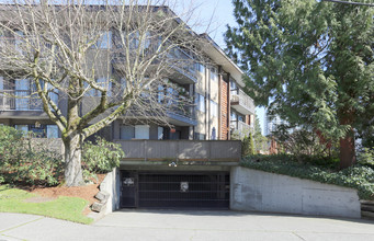 Blackwood Village in White Rock, BC - Building Photo - Building Photo