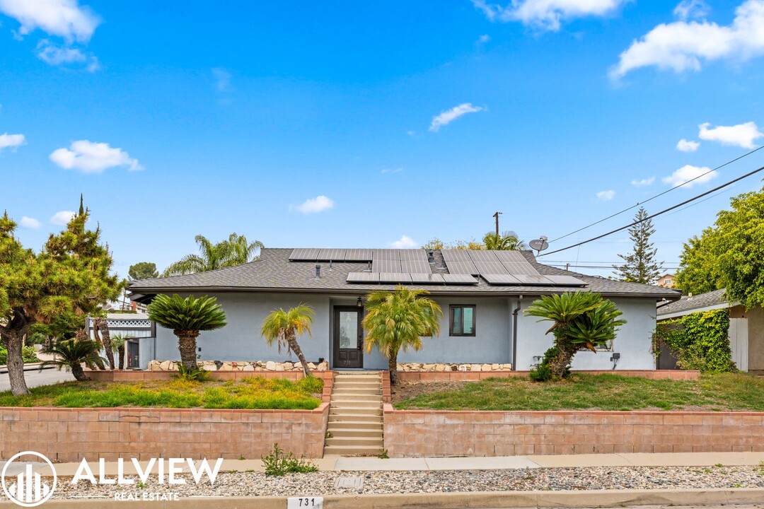 731 La Serna Ave in La Habra, CA - Foto de edificio