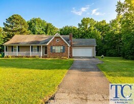 1068 Old Humboldt Rd in Jackson, TN - Building Photo