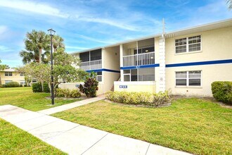 1530 SE Royal Green Cir in Port St. Lucie, FL - Building Photo - Building Photo