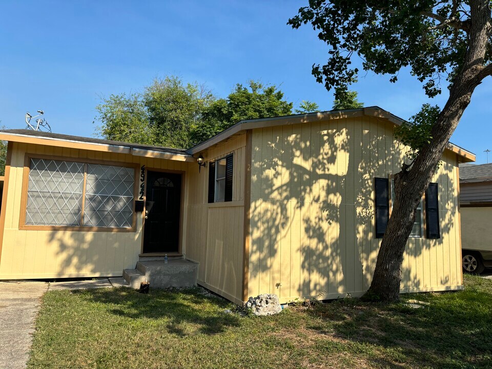 4942 Brandesky in Corpus Christi, TX - Building Photo