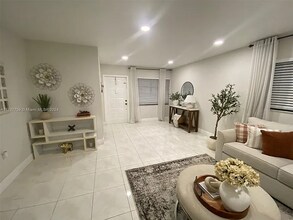 1091 NE 209th Terrace in Miami, FL - Building Photo - Building Photo