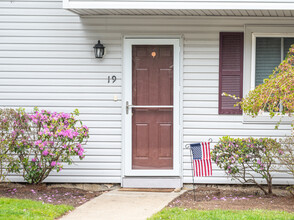 Barnside Condominiums in Taunton, MA - Building Photo - Building Photo