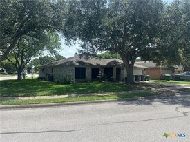 1203 Blyth Rd in Victoria, TX - Building Photo