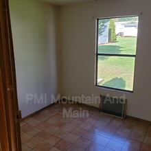 25 Grateful Way in Franklin, NC - Foto de edificio - Building Photo