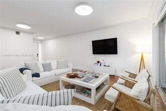 3023 NE Quayside Ln in Miami, FL - Building Photo - Building Photo