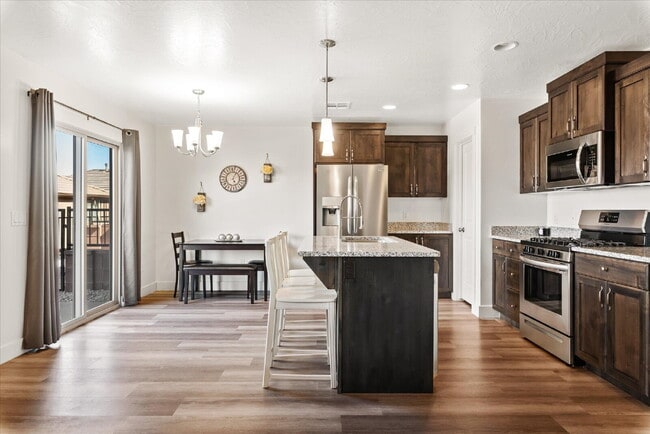 5882 S Charger Lp in Saint George, UT - Building Photo - Building Photo