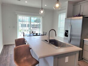 6429 Forest Lake Dr in Zephyrhills, FL - Building Photo - Building Photo