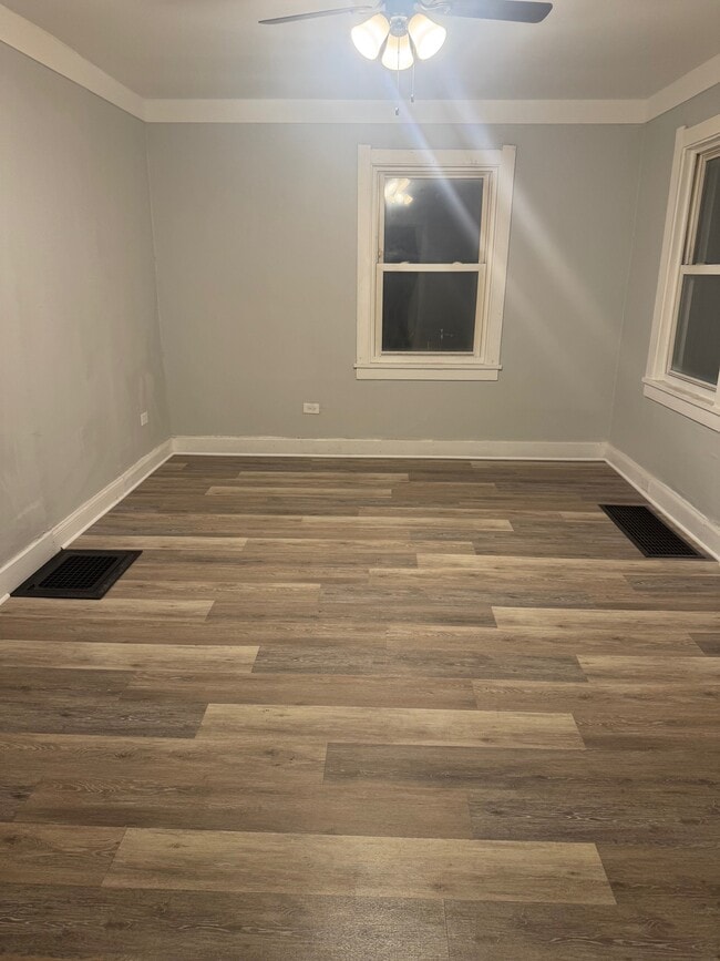 5909 Wallace Rd in Hammond, IN - Foto de edificio - Building Photo