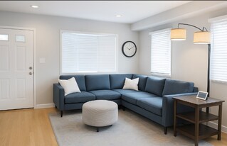 34 Nesaquake Ave in Port Washington, NY - Building Photo