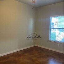 790 E Boundary St in Giddings, TX - Building Photo