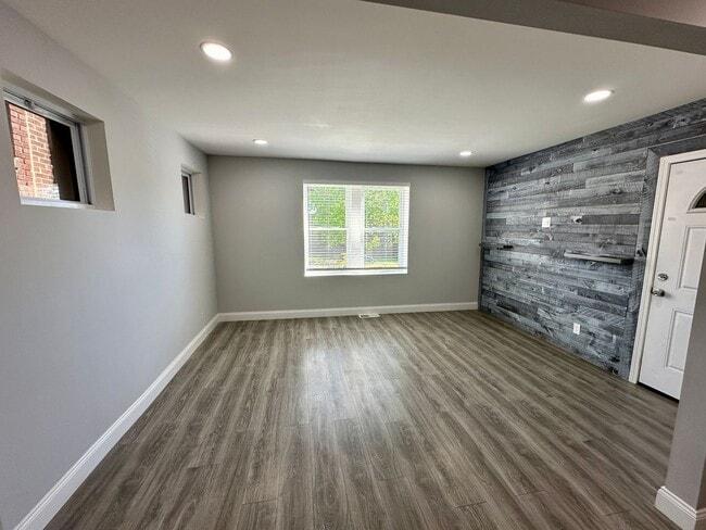 property at 3923 Miami St