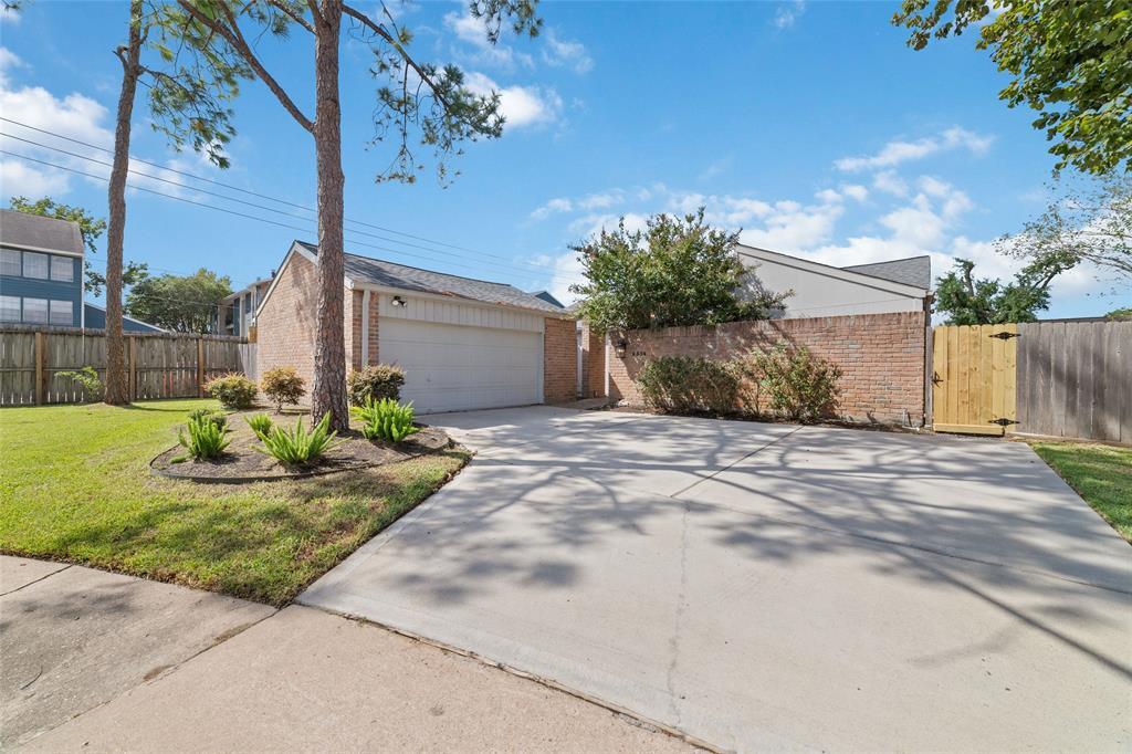 2314 Silver Sage Dr in Houston, TX - Building Photo