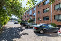 James Lee Condominiums in Falls Church, VA - Foto de edificio - Building Photo