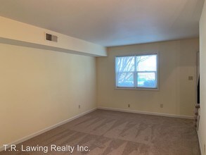 1613 N Sharon Amity Rd in Charlotte, NC - Building Photo - Building Photo
