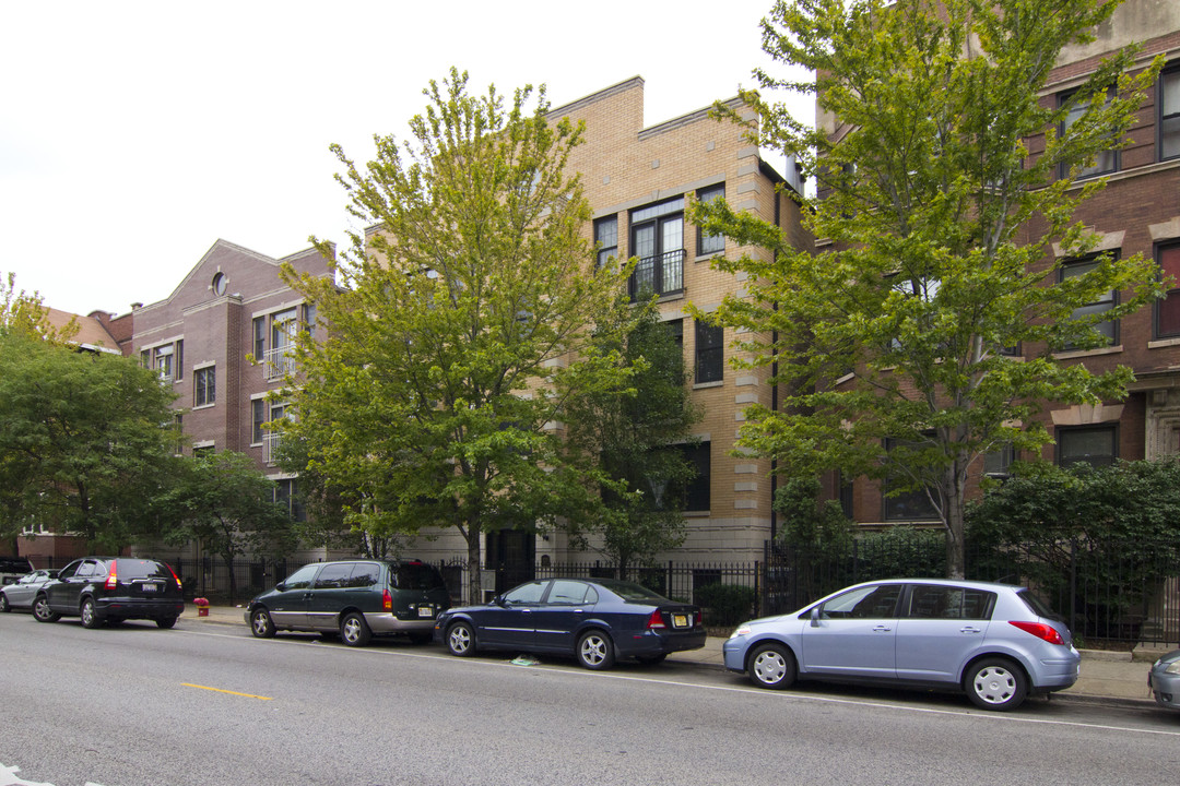 905 W Lawrence Ave in Chicago, IL - Building Photo