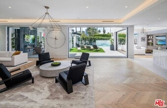 525 N Camden Dr in Beverly Hills, CA - Building Photo - Building Photo