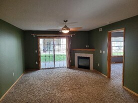 10 Cherry Ct, Unit 2 in North Liberty, IA - Building Photo