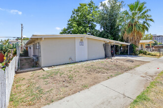 312 N Clark St in Fresno, CA - Foto de edificio - Building Photo