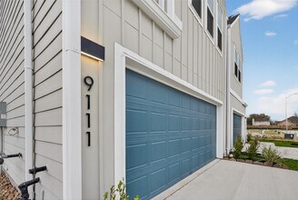 9111 Highland Northern Wy in Houston, TX - Building Photo - Building Photo
