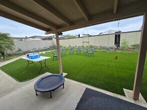 10142 White Pine Ln in Santee, CA - Building Photo - Building Photo